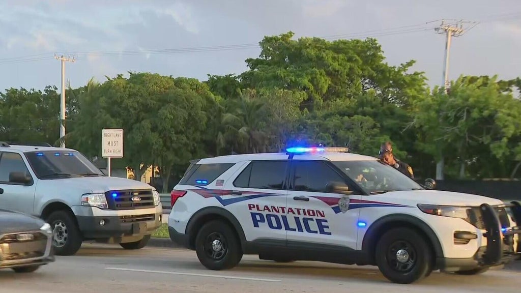 Deadly motorcycle crash shuts down lanes in Plantation — CBS Miami, San Mateo Community news