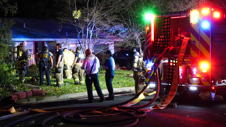 Crews put out house fire involving 2 homes Friday morning in North Austin — KCEN (Central Texas), San Mateo Community news