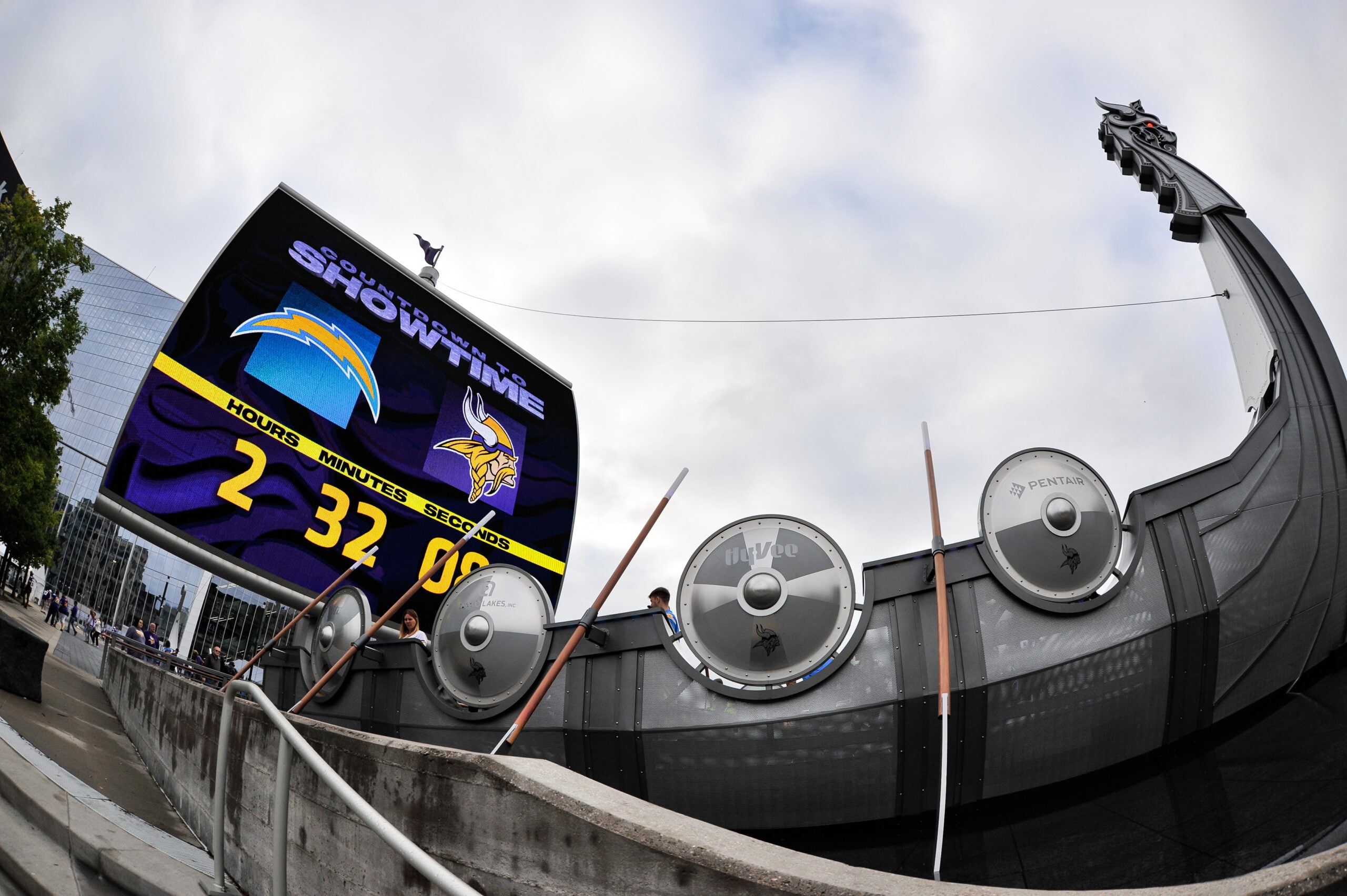 The Vikings’ Front Office Should at Least Make a Phone Call — Vikings Territory, San Mateo Arts news